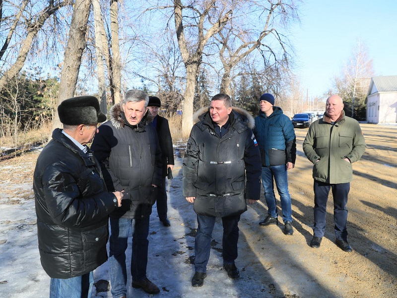 Парк у плавательного комплекса 